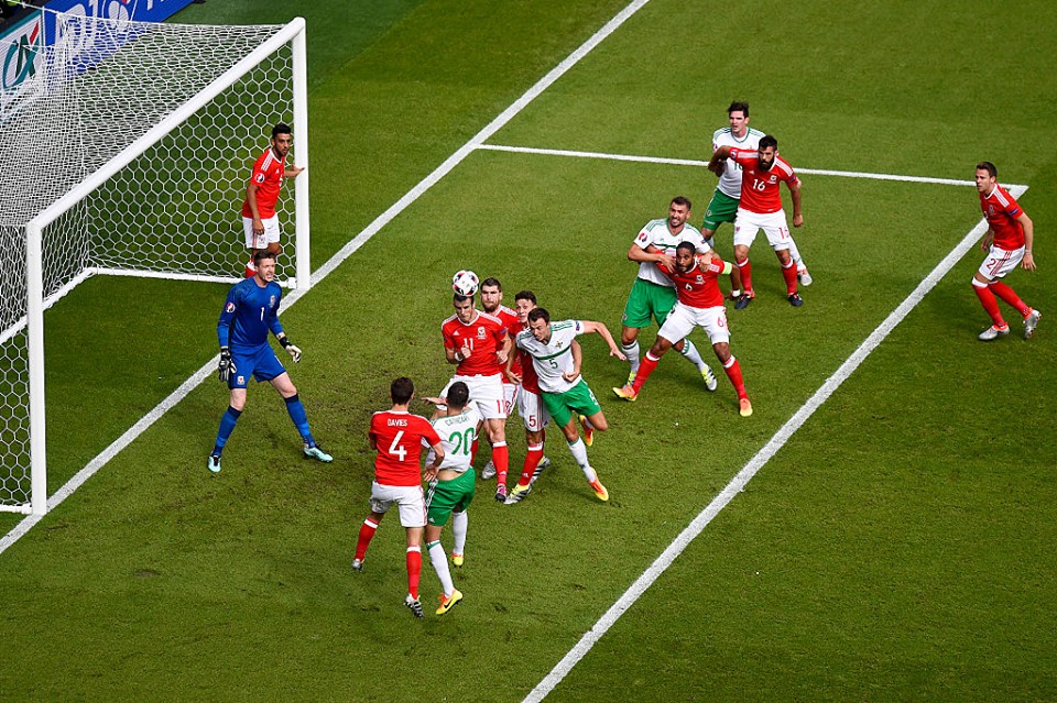 Bitvu o Británii rozhodl vlastní gól, do čtvrtfinále postupuje Wales